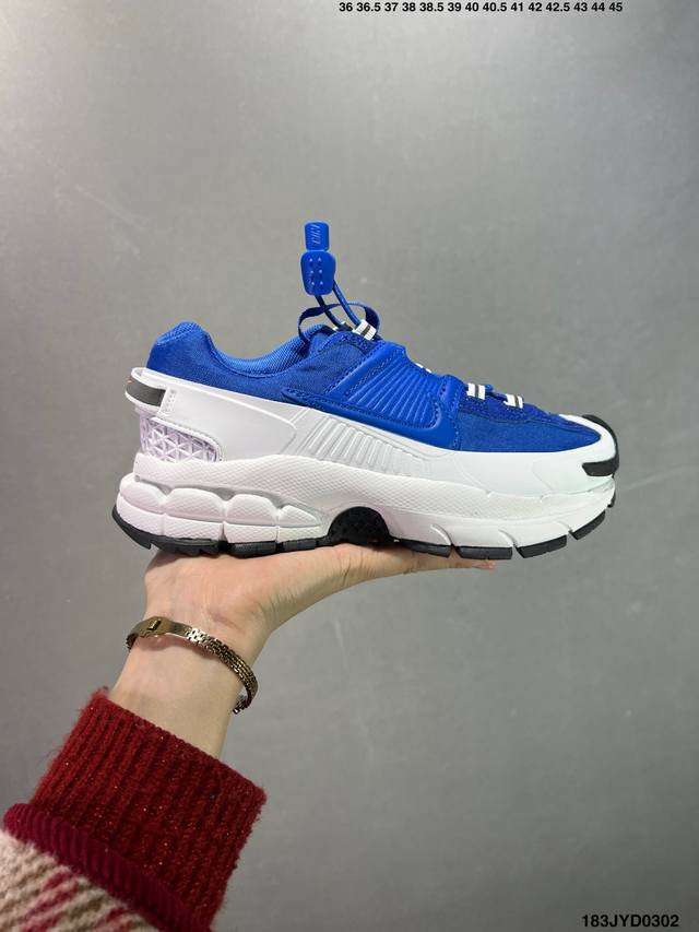 公司级耐克Nike Zoom Vomero Roam 5Roam 复古跑五代休闲运动慢跑鞋 纯原版本 简洁设计 功能性强 防水防撕裂鞋面 鞋带也改成了束绳设计