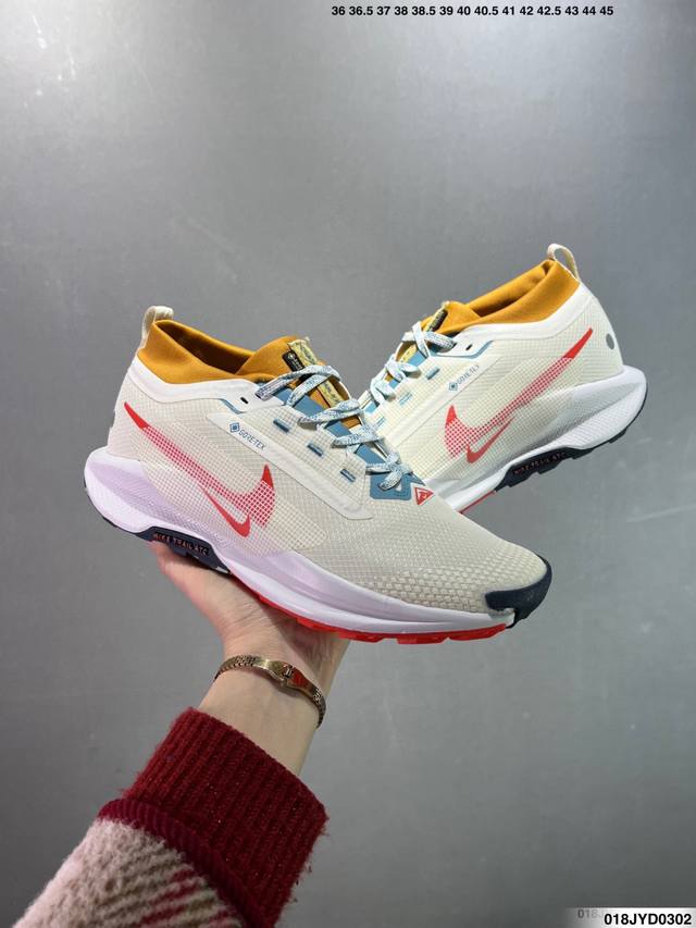 公司级Nike Reactx Wildhorse 10 越野跑步鞋 登月兼顾迅疾外观和稳固脚感 后跟覆面和中足动态支撑巧妙融合 缔造稳定顺畅的迈步体验 官方货号