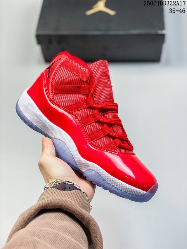 Air Jordan 11 Cherry 高帮 樱桃红 Aj11 乔丹11代 Aj11 乔11 高邦 白红 乔丹篮球鞋系列 整双鞋以白红色为主调，红色的漆皮搭配