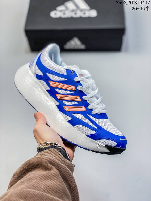 公司级Adidas Adizero Aruku 全新跑鞋 浮现网络 以永动机为灵感的前卫造型 现代感十足的鞋面线条勾勒 格外引人注目 搭配丰沛的全新 Swirl