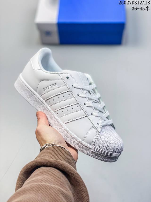 免修版本 阿迪达斯 Adidas Superstar 三叶草经典贝壳头系列 新款休闲板鞋潮流男女士运动鞋 。鞋面柔软皮革材质 标志性的贝壳鞋头，锯齿三条纹，简约