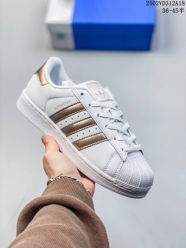 免修版本 阿迪达斯 Adidas Superstar 三叶草经典贝壳头系列 新款休闲板鞋潮流男女士运动鞋 。鞋面柔软皮革材质 标志性的贝壳鞋头，锯齿三条纹，简约