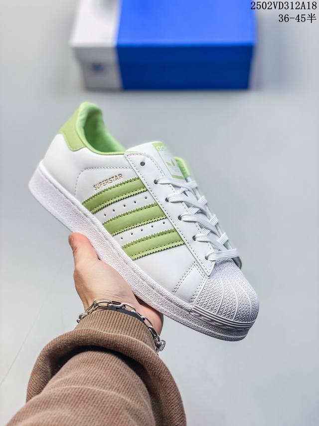 免修版本 阿迪达斯 Adidas Superstar 三叶草经典贝壳头系列 新款休闲板鞋潮流男女士运动鞋 。鞋面柔软皮革材质 标志性的贝壳鞋头，锯齿三条纹，简约