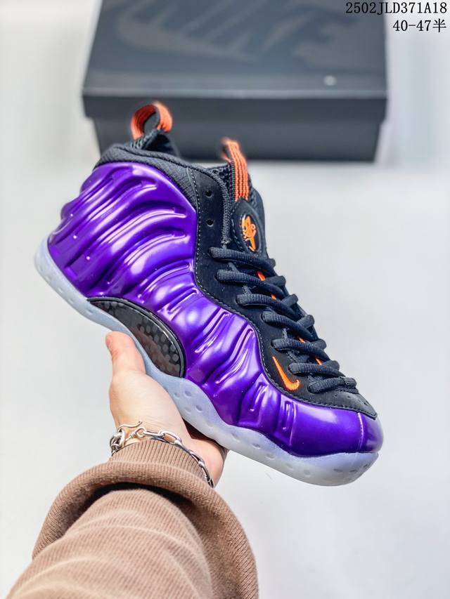 耐克 Nike 耐克喷泡 Air Foamposite Pro 实战运动篮球鞋,它依然代表了当时球鞋生产工艺的顶点,国内的鞋迷因为Pro的谐音,也将其称作泡”。