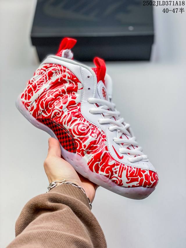 耐克 Nike 耐克喷泡 Air Foamposite Pro 实战运动篮球鞋,它依然代表了当时球鞋生产工艺的顶点,国内的鞋迷因为Pro的谐音,也将其称作泡”。