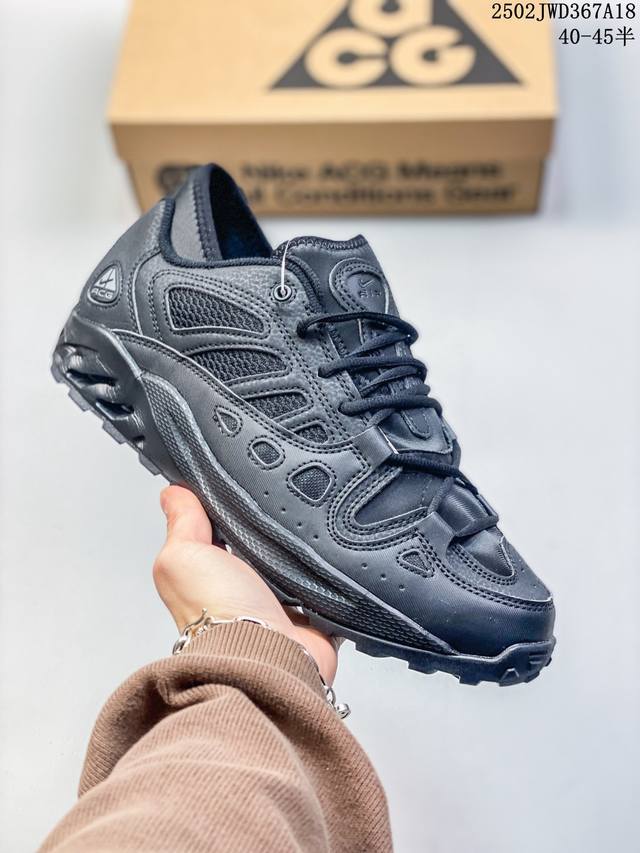 Nike Acg Air Exploraid百搭舒适低帮徒步鞋，鞋身 包裹弹性内靴式结构，中顶轮廓和安全的鞋带系统提供卓越的脚踝支撑，有助于在变化多端的地形提供