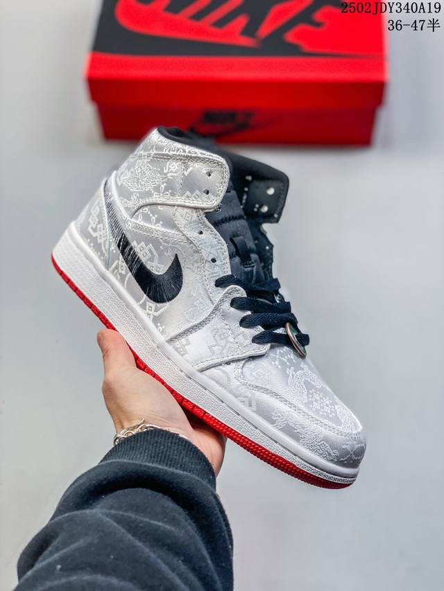 耐克 Nike Air Jordan 1 Mid 男女子篮球鞋时尚轻盈板鞋Aj1乔1运动鞋 乔丹一代 高帮复古休闲篮球鞋 Air Jordan 1 Mid 搭载