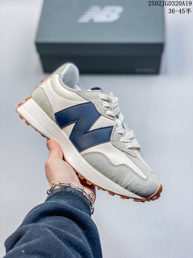 真标 Nb 新百伦 New Balance 327系列复古休闲运动慢跑鞋时尚男女运动鞋 以更纯粹的复古风格设计打造的全新造型 侧身还以解构设计，将 N 字标志以