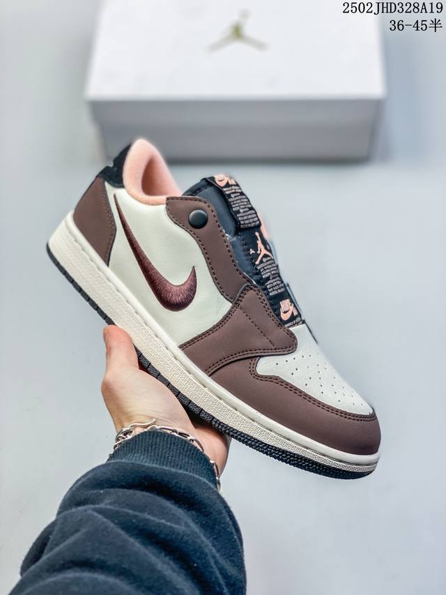 公司级Air Jordan 1 Low Slip Shadow 全新配色 刺绣勾 解构风 乔丹篮球鞋系列 这款特别版采用无鞋带设计 容易穿脱 更有独特刺绣Swo