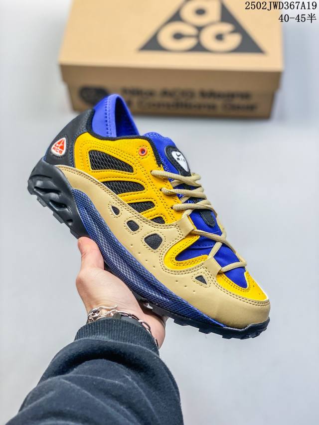 Nike Acg Air Exploraid百搭舒适低帮徒步鞋，鞋身 包裹弹性内靴式结构，中顶轮廓和安全的鞋带系统提供卓越的脚踝支撑，有助于在变化多端的地形提供