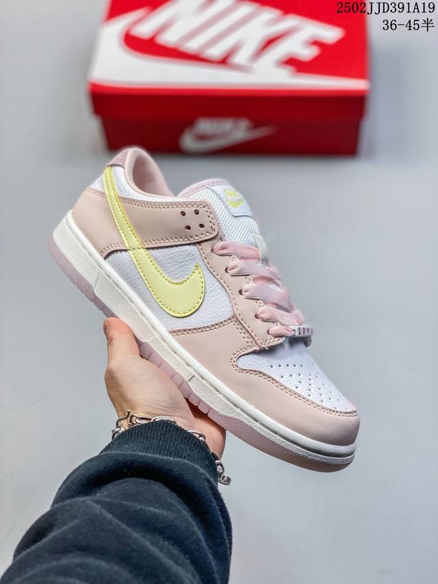 真标带半码 耐克Nike Sb Dunk Low 扣篮系列复古低帮休闲运动滑板板鞋。采用脚感柔软舒适Zoomair气垫，有效吸收滑板等极限运动在落地时带来的冲击