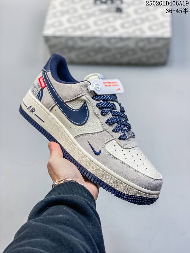 海外限量发售！公司级Nike Air Force 1 '07 Low “北面联名 米灰碳黑勾”空军一号 低帮 运动鞋 休闲鞋 折边针车 工艺难度大 原楦头原纸板