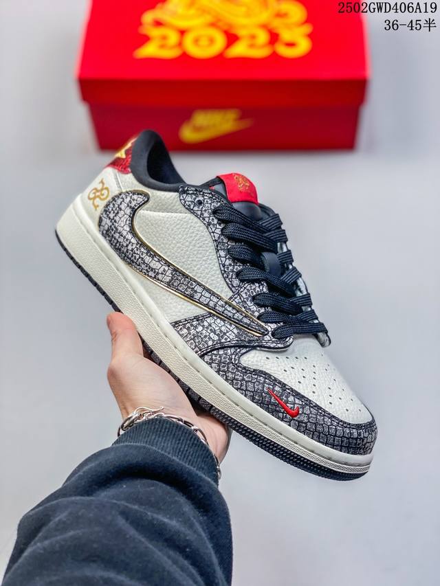 Travis Scott X Fragment Design X Jordan Air Jordan 1 Low Og Sp “蛇年限定 蛇鳞灰勾” 多方联名合