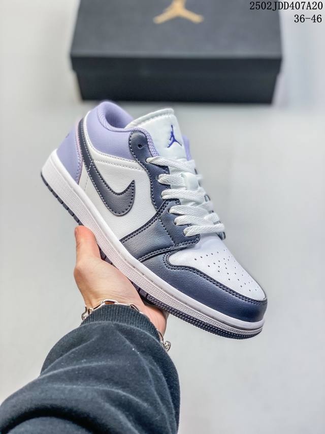 Air Jordan1 Low Aj1乔1低帮休闲板鞋 同步官方配色 原档冲孔鞋头 正确满胶鞋垫 四线拉帮 原厂织唛标 鞋舌高弹海绵填充。 Size： 36 3 - 点击图像关闭