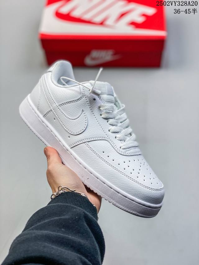 公司级Nike Court Vision Low 白黑 受1980年代中期趋势的启发，Nikecourt Vision Low是一款融合了复古篮球风格的混合运动