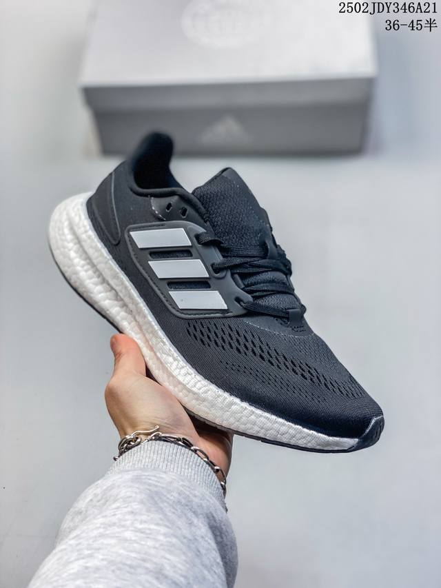 简介：阿迪达斯Adidas Pureboost 23 W 阿迪简约轻便透气爆米花休闲跑鞋。鞋款保持独特造型以及S型后跟设计 两侧支撑条提供安全稳定的支撑作用,后