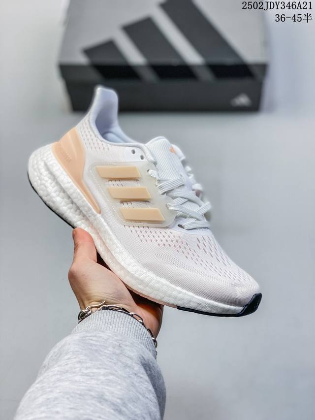 简介：阿迪达斯Adidas Pureboost 23 W 阿迪简约轻便透气爆米花休闲跑鞋。鞋款保持独特造型以及S型后跟设计 两侧支撑条提供安全稳定的支撑作用,后