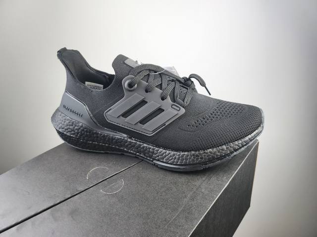 真爆 Ub 7.0 爆米花Adidas Ultra Boost 全黑 前凸后翘的Adidas Ultra Boost 系列正式曝光！ 新一代的 Ultra Bo