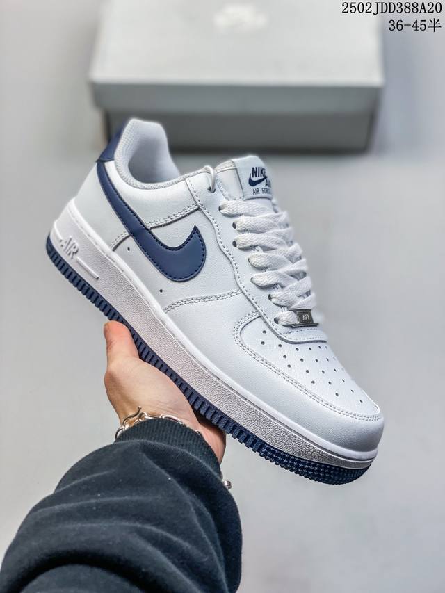 Air Force 1 ‘07 Low 原楦头原纸板 打造纯正空军版型 #专注外贸渠道 全掌内置蜂窝气垫 #原盒配件 原厂中底钢印、拉帮完美 官方同步上架 货号