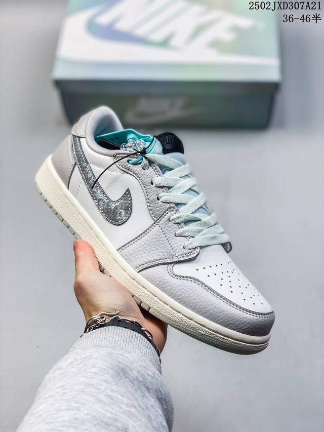 公司级 耐克 乔丹Air Jordan 1 Low Aj1 乔1 乔丹1代Aj1 低帮复古文化休闲运动篮球鞋。从1985 年面世的元年款汲取设计灵感，采用简洁大