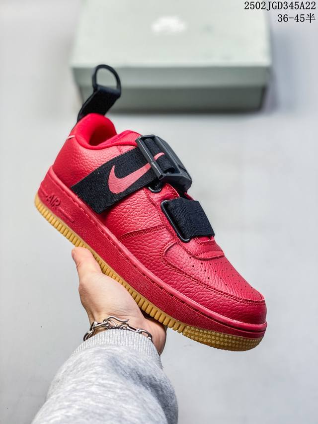 真标带半码！ 耐克Nike Air Force 1 Low 空军一号 军事风 低帮百搭休闲运动板鞋 柔软、弹性十足的缓震性能和出色的中底设计，横跨复古与现代的外