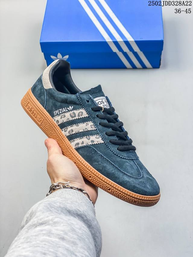 Adidas Gazelle Indoor Trainers 羚羊内训系列低帮复古百搭休闲运动德训风板鞋 Xm0216Q657 尺码：36-45 编码：02Jd