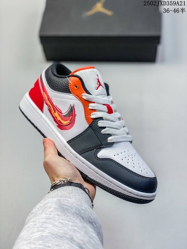 乔丹Air Jordan 1 Low Aj1 乔1 乔丹1代Aj1 低帮复古文化休闲运动篮球鞋。缝线细节搭配后跟刺绣 Wings 标志，彰显 Jordan 品牌