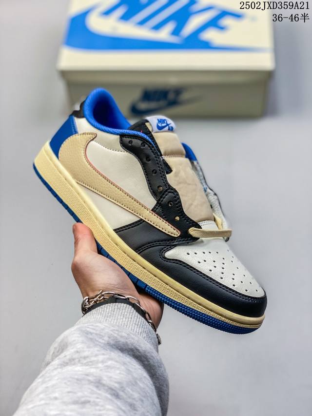 乔丹Air Jordan 1 Low Aj1 乔1 乔丹1代Aj1 低帮复古文化休闲运动篮球鞋。缝线细节搭配后跟刺绣 Wings 标志，彰显 Jordan 品牌