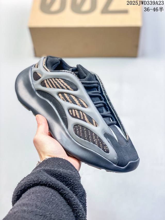 公司级 真爆 阿迪达斯 Adidas Yeezy 700 V3 异形椰子700男女老爹鞋跑步鞋 运动鞋 男女同款 Yeezy 700 V3 的外形和技术含量有着