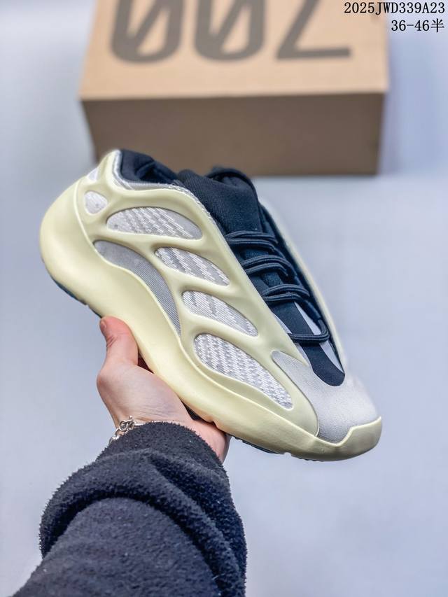 公司级 真爆 阿迪达斯 Adidas Yeezy 700 V3 异形椰子700男女老爹鞋跑步鞋 运动鞋 男女同款 Yeezy 700 V3 的外形和技术含量有着