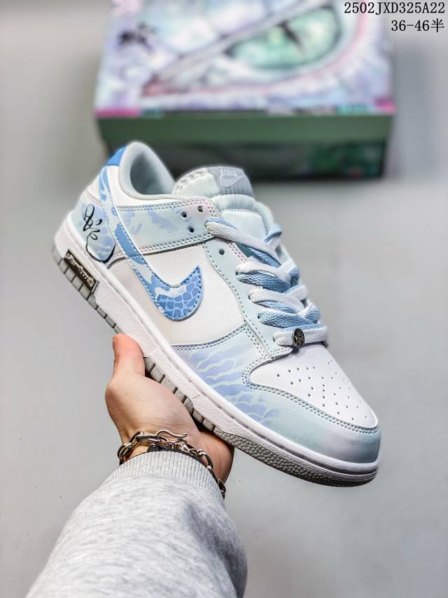 Nk Dunk Low 系列蛇年限定青花瓷 原厂刀模 原楦头 原纸板 打造纯正公司货鞋型 原厂头层皮打造 鞋型、用料 目前市场标杆水准 独家私模定制限定礼盒 定