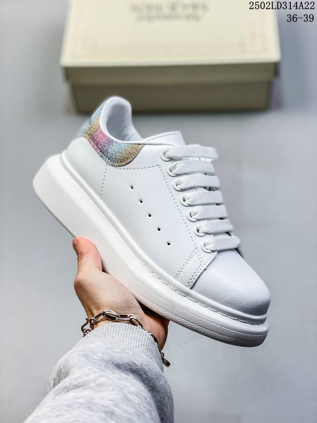 意大利高奢品牌-亚历山大 麦昆Alexander Mcqueen Oversized Sneakers 低帮时装厚底休闲运动小白板鞋 553770 码数：36