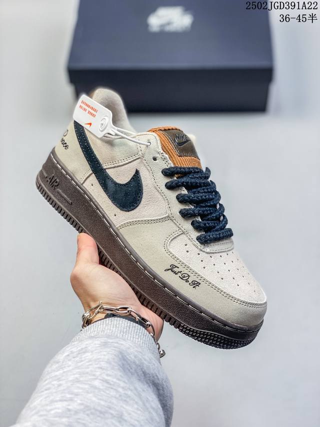 Nike Af1 耐克空军一号 Fa1系列透气孔设计 提供出众透气表现 泡棉鞋底搭载内嵌式 Air 缓震系统 无痕橡胶外底具备出色抓地力与耐穿性 鞋口衬垫技术