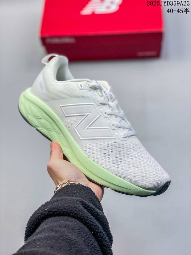 New Balance 新百伦 男鞋半码制，采用一体式工程网眼鞋面及热熔Logo细节，中底嵌入Fresh Foam轻量化泡沫技术，组合防滑耐磨橡胶外底片更厚更弹