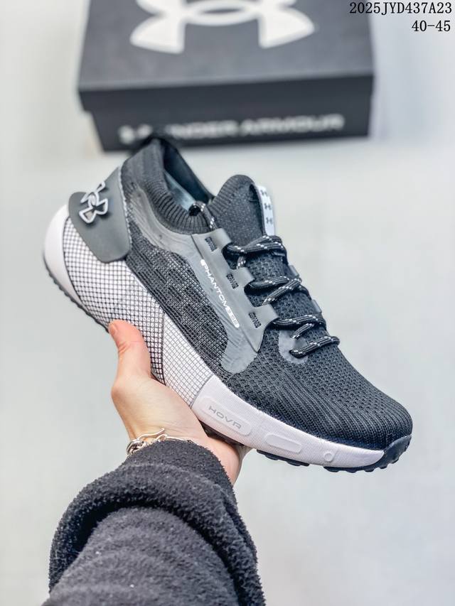 安德玛 Under Armour Loadout Trek 男子运动缓震跑步鞋 高响应性的Eva和聚烯烃合成材料可提供回弹并吸收冲击力抓地平稳的Vibram M