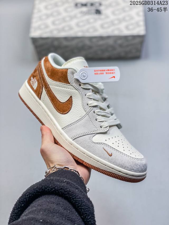 公司级带半码！ 乔丹Air Jordan 1 Low Aj1 Wh 乔1 北面联名 低帮复古文化休闲运动篮球鞋。凭借出色的性能和吸睛的外观， Air Jorda - 点击图像关闭