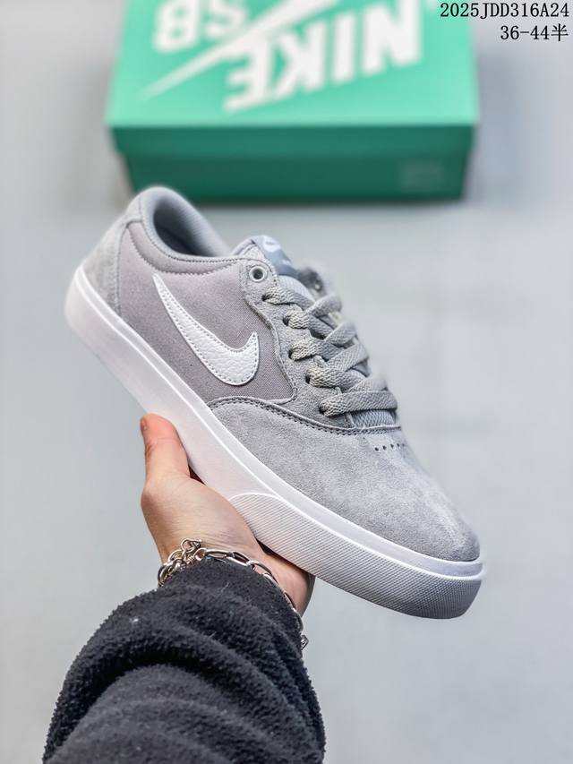 耐克Nike Sb Chron Solarsoft 百搭单品 太阳软底系列内增高休闲百搭滑板板鞋 采用耐磨翻毛皮拼接透气帆布鞋面材质#搭载双密度泡棉鞋垫 货号: