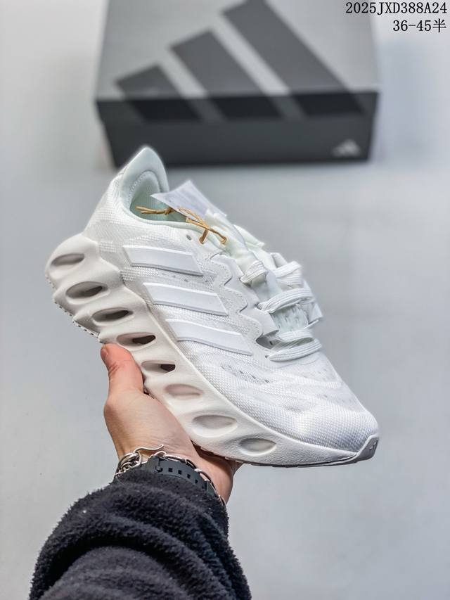 真标Adidas Originals Post Up 中邦 黑白灰 这款Adidas经典款，延续篮球场基因，同时融入摩登气质，含锯齿状三条纹和绒面革鞋头盖，搭载 - 点击图像关闭