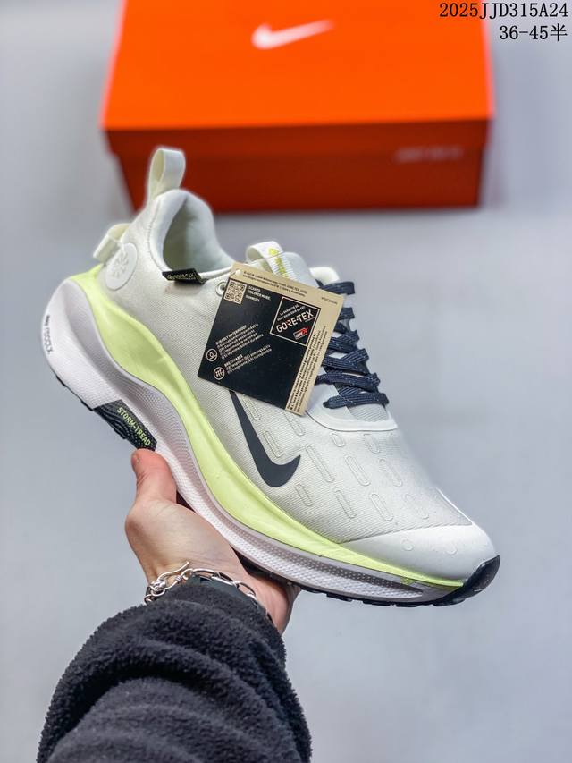 公司级带半码Nike Reactx Infinity Run 4 马拉松 轻量鞋面搭配位于足弓处的全新板带设计，细致包裹双脚，为Nike飞马带来更稳固可靠的贴合