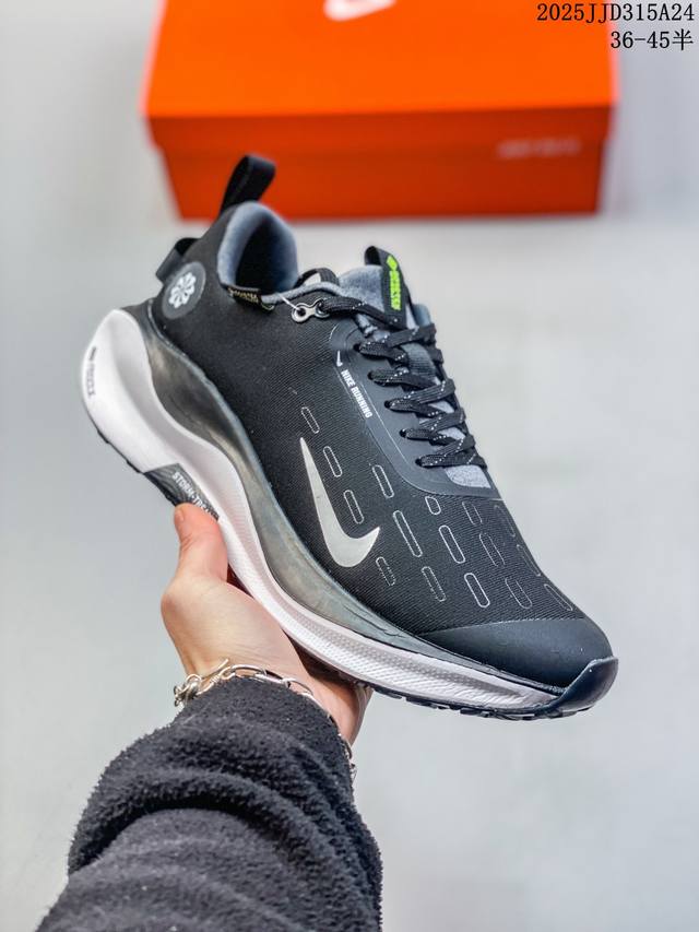 公司级带半码Nike Reactx Infinity Run 4 马拉松 轻量鞋面搭配位于足弓处的全新板带设计，细致包裹双脚，为Nike飞马带来更稳固可靠的贴合