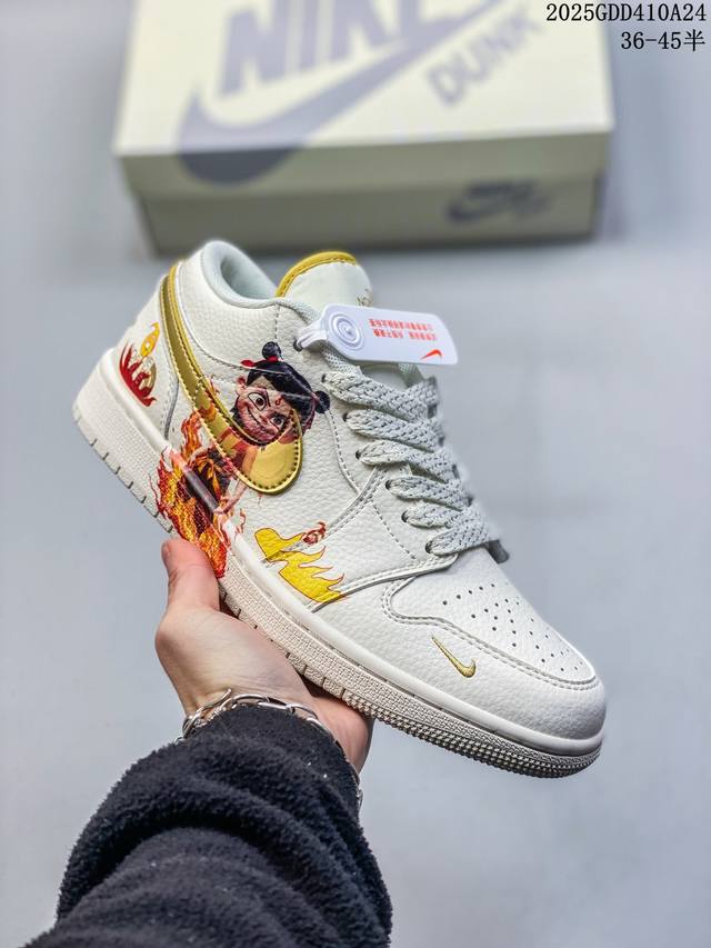 限量发售！Air Jordan 1 Low Aj1乔1低帮休闲板鞋， “国漫之光 哪吒手绘涂鸦” 个性的设计风格以及品牌的经典元素 使其成为一双具有独特身份和价