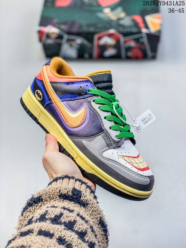 耐克Nike Sb Dunk Low Pro 扣篮系列复古低帮休闲运动滑板板鞋。采用脚感柔软舒适Zoomair气垫，有效吸收滑板等极限运动在落地时带来的冲击力，