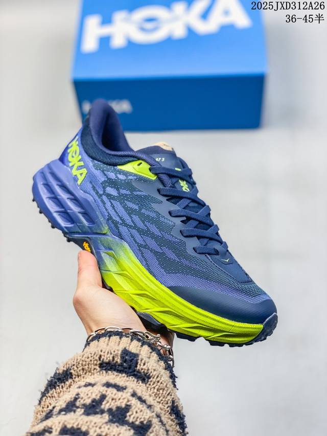 公司级小红书推荐Hoka M Speedgoat 5全新配色 这个品牌来自于新西兰的毛利语，Hoka表示大地，One One表示飞越，连起来就是飞越地平线，On