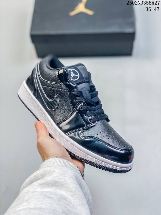 纯原版本 Air Jordan 1 Low Guava Ice 低帮 奶茶粉 Aj1 乔丹1代 Aj1 乔1 低邦 黑粉 乔丹篮球鞋系列 鞋身整体采用奶茶色打造