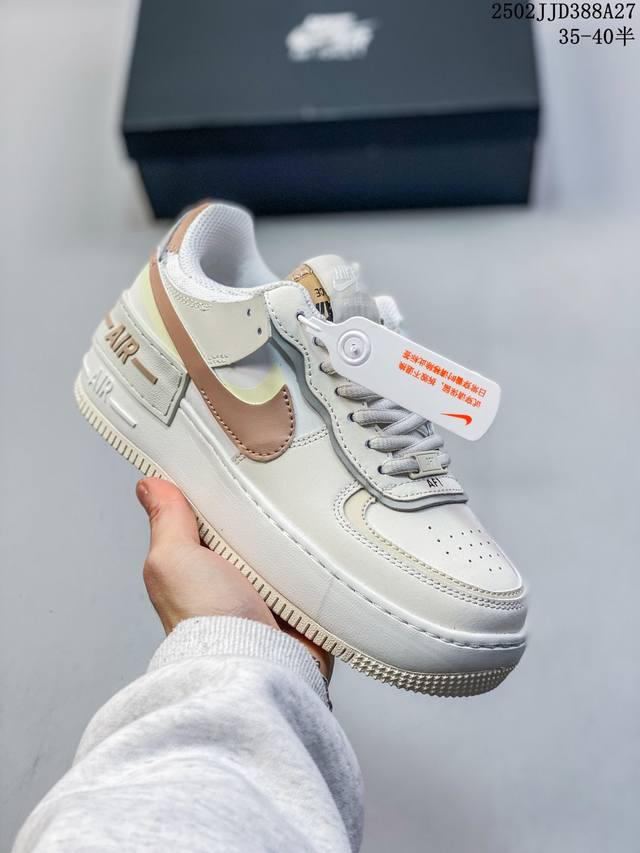 Nike Air Force 1 Shadow 耐克 空军一号 低帮 粉绿白马卡龙 鞋款以Air Force 1经典版型为蓝本打造，以趣味十足的解构风格焕新演绎