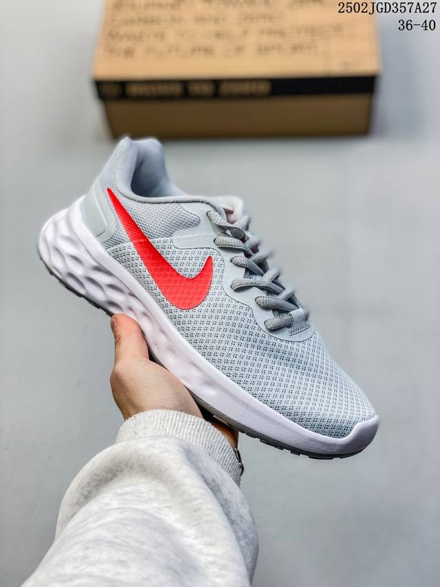 耐克 Nike Free Rn 5.0赤足跑步鞋透气缓震运动鞋 诞生于2004年，其定位为赤足训练，5.0表示该款鞋的缓震级别，数字越大，缓震效果越好越舒适。