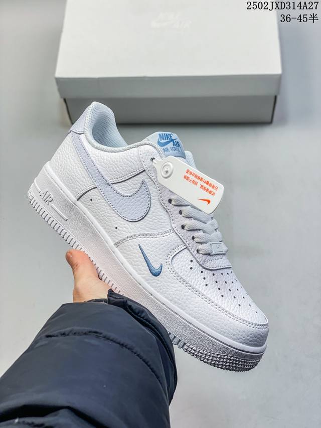 公司级耐克Nike Air Force 1“07空军一号低帮百搭休闲运动板鞋。柔软、弹性十足的缓震性能和出色的中底设计，横跨复古与现代的外型结合，造就出风靡全球 - 点击图像关闭