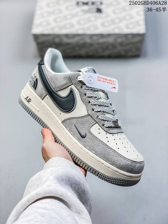 海外限量发售！公司级Nike Air Force 1 '07 Low “北面联名 百搭米灰”空军一号 低帮 运动鞋 休闲鞋 折边针车 工艺难度大 原楦头原纸板