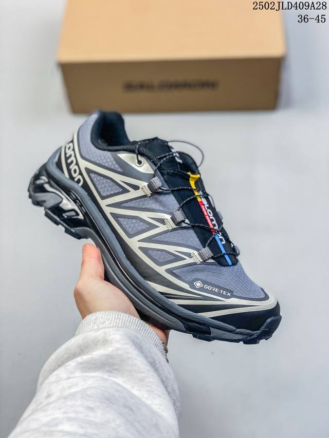 Salomon Mm6萨洛蒙联名X-Alp户外休闲运动鞋 全新的Mim6 × Salomon X-Alp完全保留了鞋款原始的轮廓和形状，依靠关键的设计特征，例如