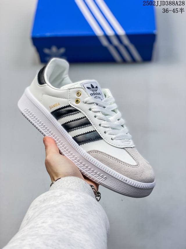 Adidas 阿迪达斯 公司级 德迅系列 男女鞋半码制，原楦原纸版数据开发，采用软质纤维革组合翻毛皮饰片鞋面材质，内环保可再生海玻璃鞋垫，外置Rb耐磨防滑橡胶大 - 点击图像关闭